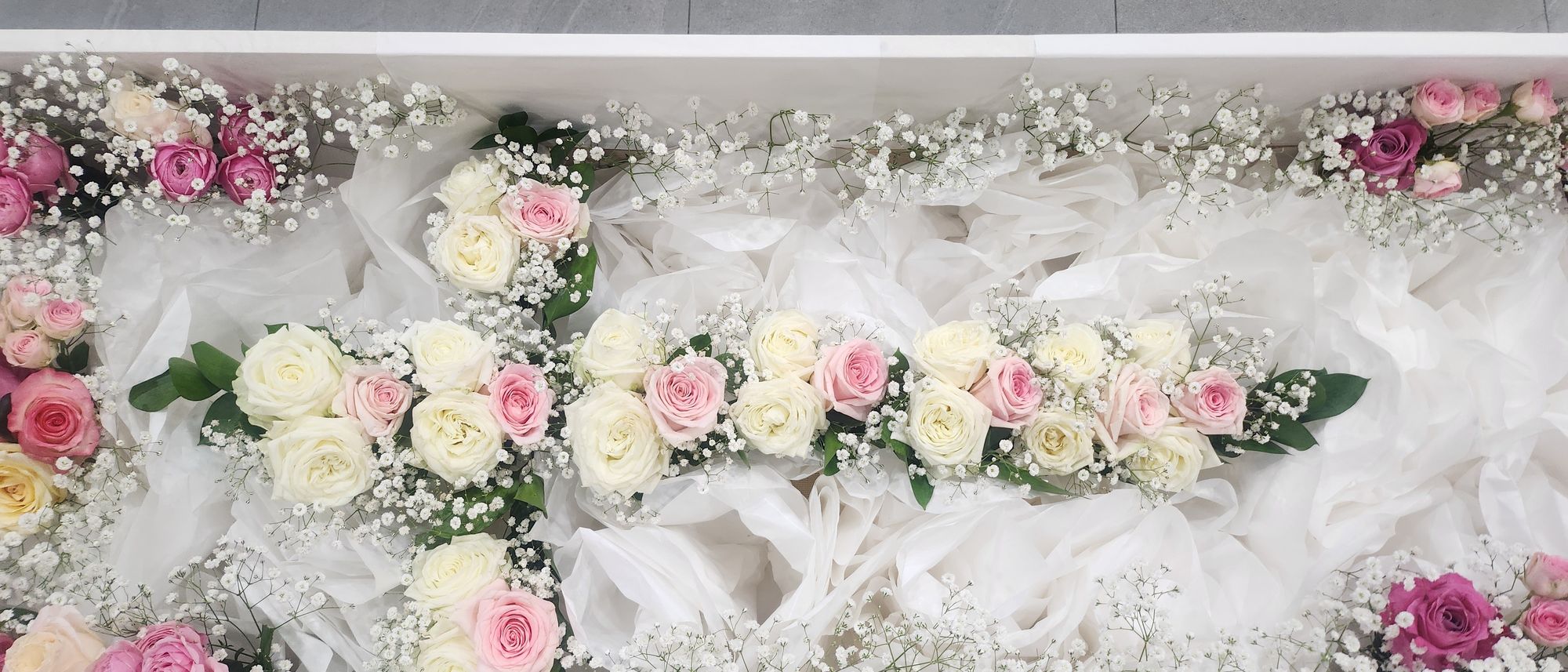생화로 채운 하늘자리의 꽃관